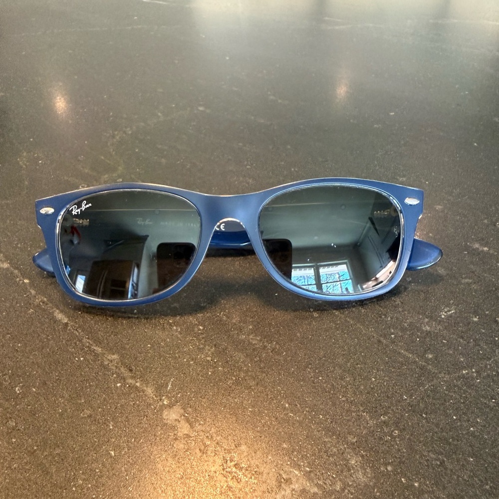 Ray-Ban Classic Navy Wayfarer Sunglasses - Classic iconic frame - unisex